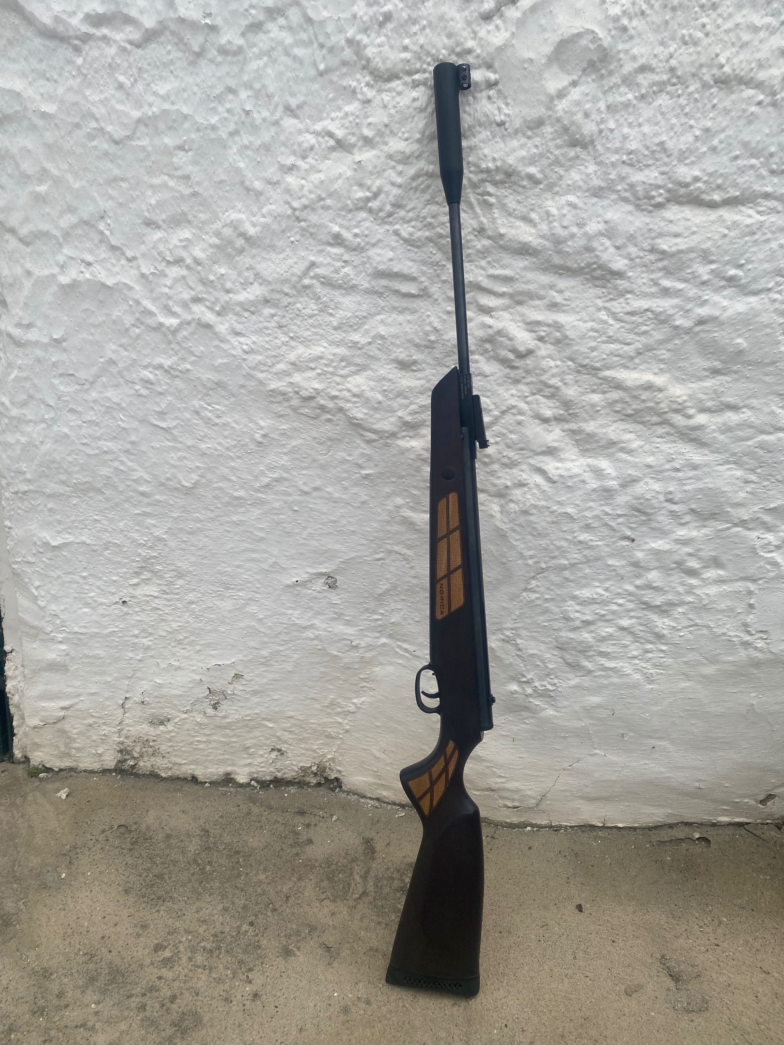 Espingarda de pressão Norica 5.5 com mira