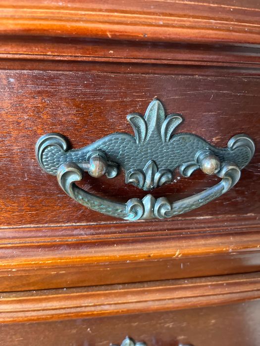 Cômoda Antiga com Espelho em Madeira Trabalhada e Tampo de Mármore