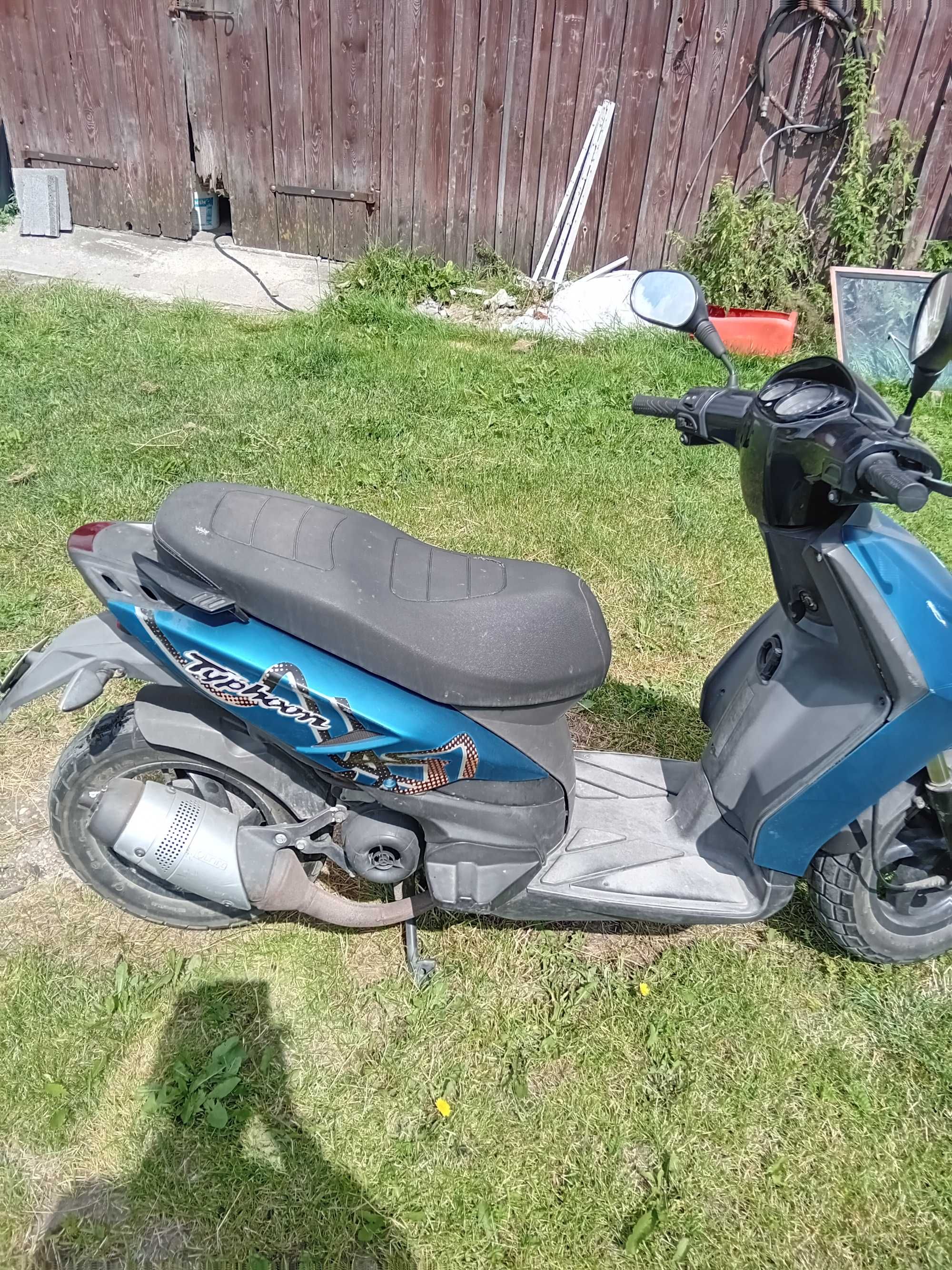 Skuter piaggio typhoon