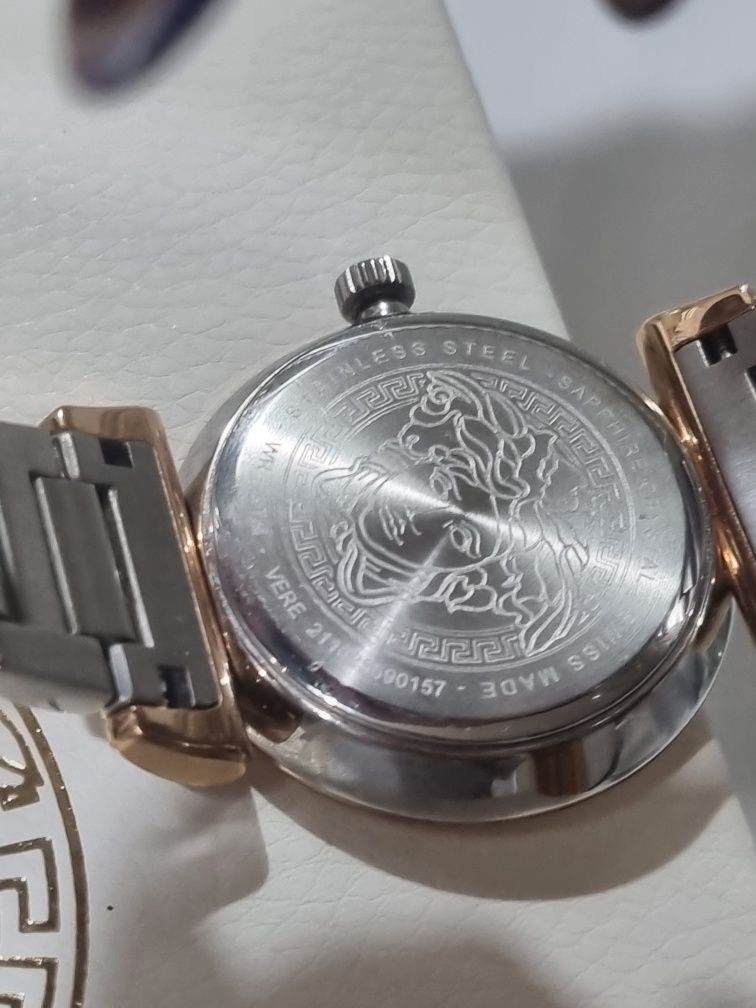 Zegarek damski Versace V Motif