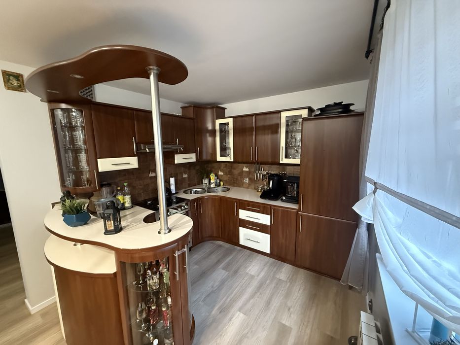 Sprzedam meble kuchenne z zabudowaną lodówką