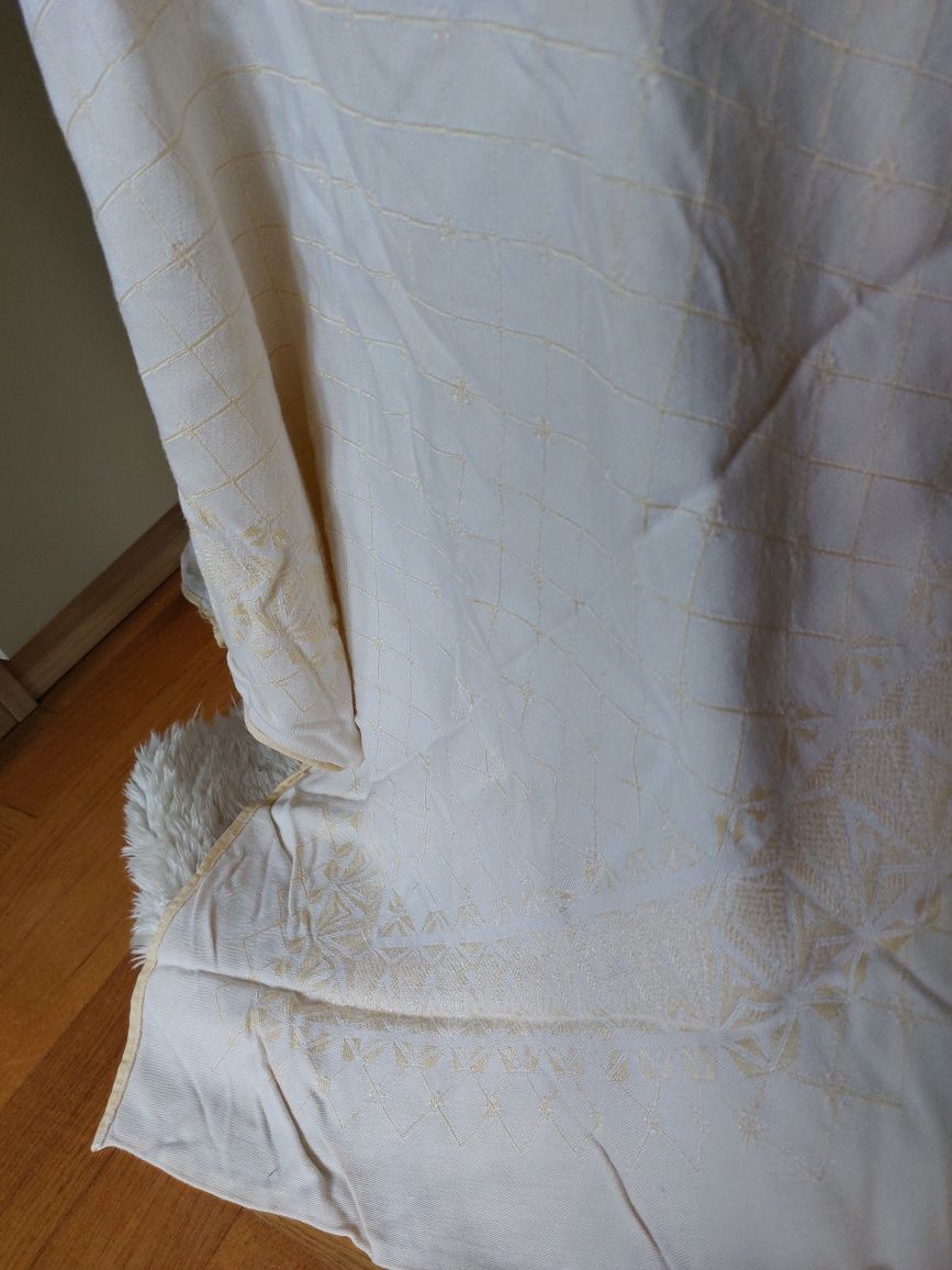 Kwadratowy obrus kremowy obrus 130x130, obrus na stół biały obrus 130