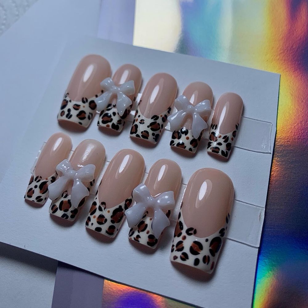 Press on nails customs