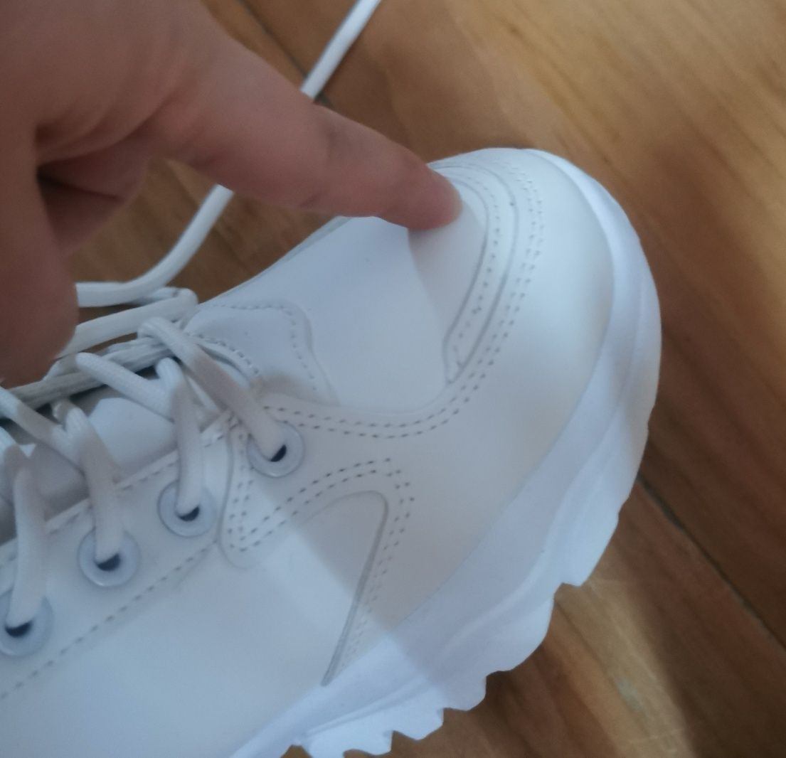 Białe ocieplane buty zimowe sniegowce sneakersy