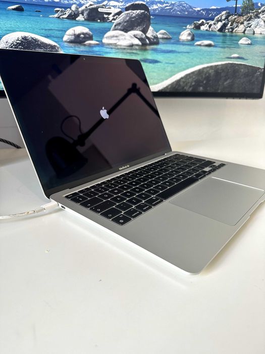 MacBook Air M1 13.3" / 8GB RAM / 256GB SSD
