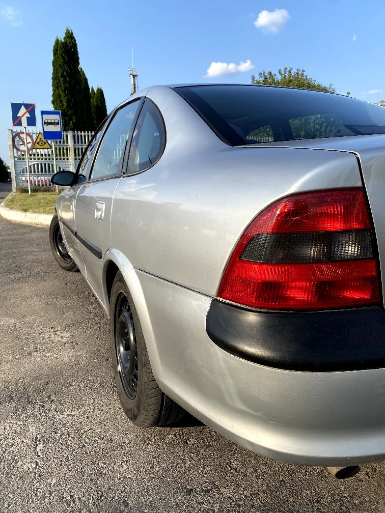 OPEL Vectra B, седан, автомат, бензин 2,0