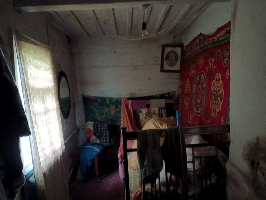 Старый дом с участком на берегу озера