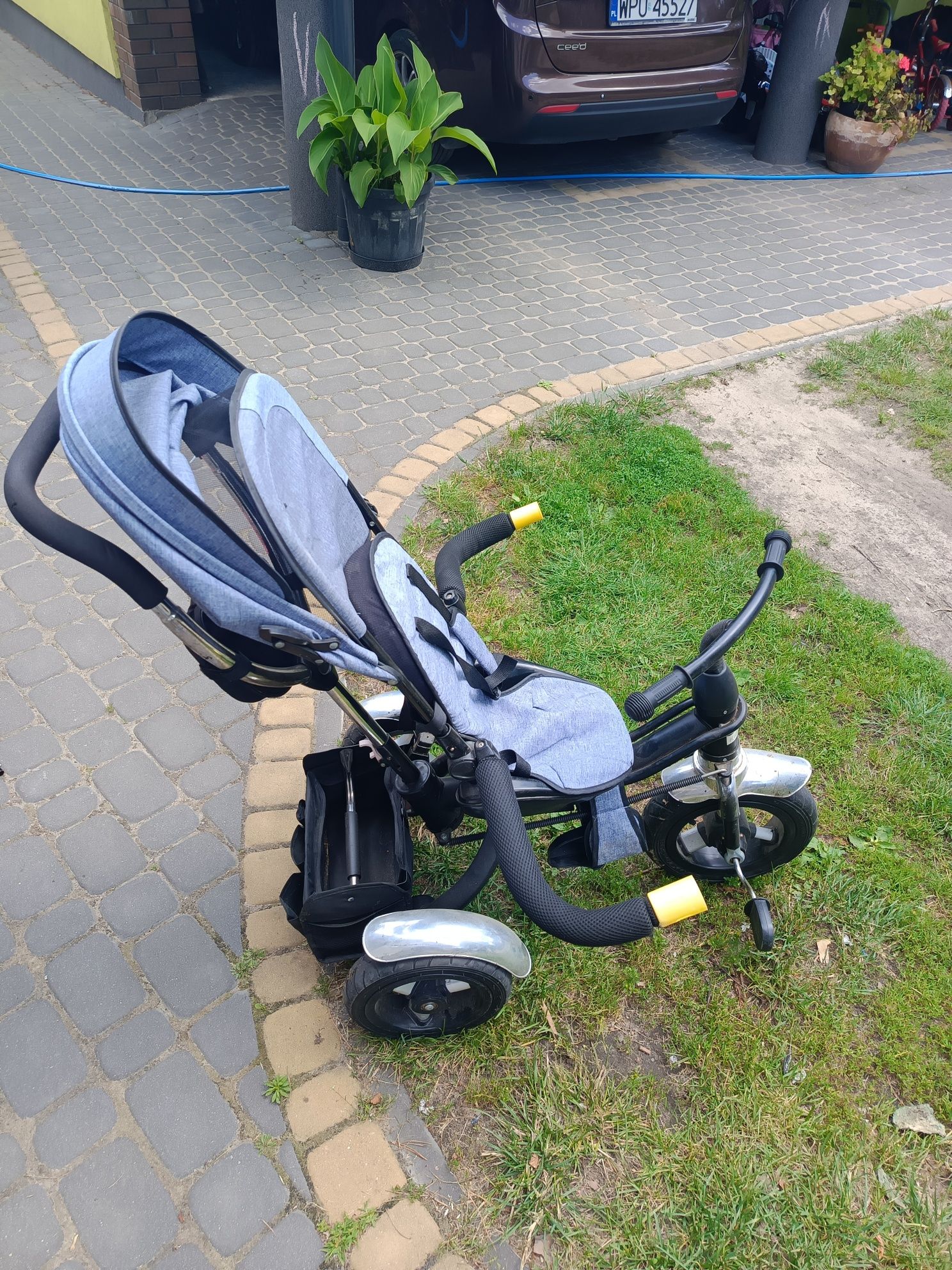 spacerowy wózek rowerek trójkołowy