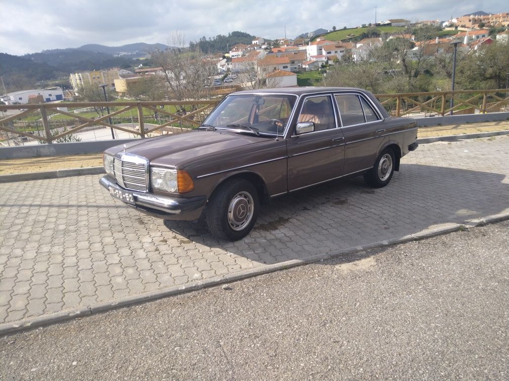 Mercedes Limousine