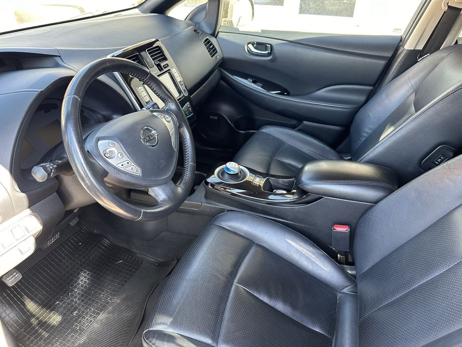 Продам Nissan Leaf