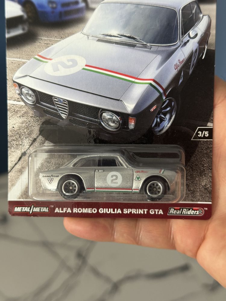 Hot Wheels Premium Cars & Donuts Alfa Romeo GIULIA Sprint GTA Quadrifo