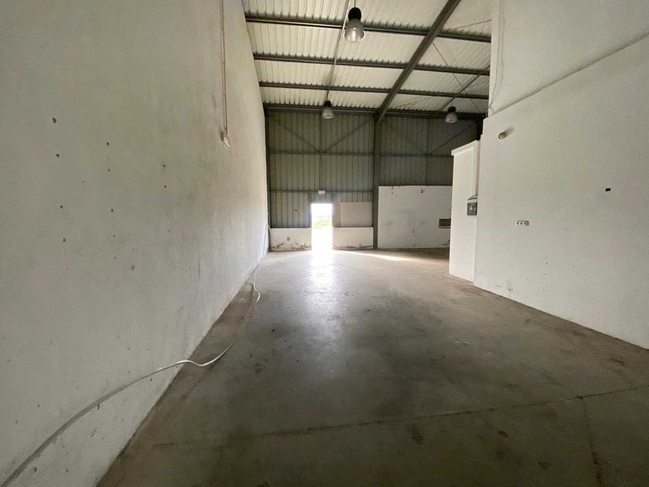 Armazém com Escritórios e Logradouro na Moita - Carvalhinho