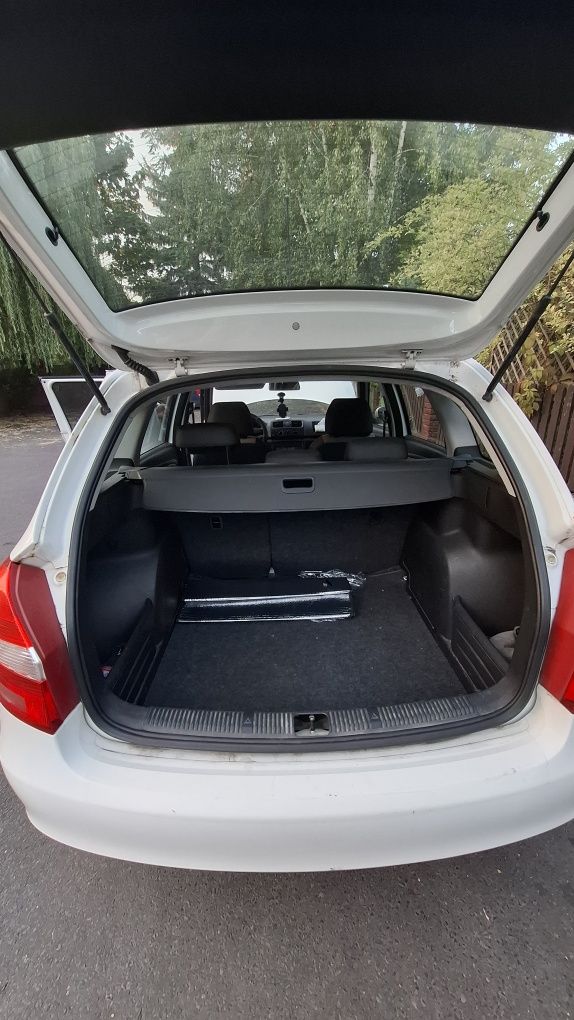Skoda Fabia 2012 – Biały – Stan idealny
Skoda Fabia 2012 – Biały – Sta