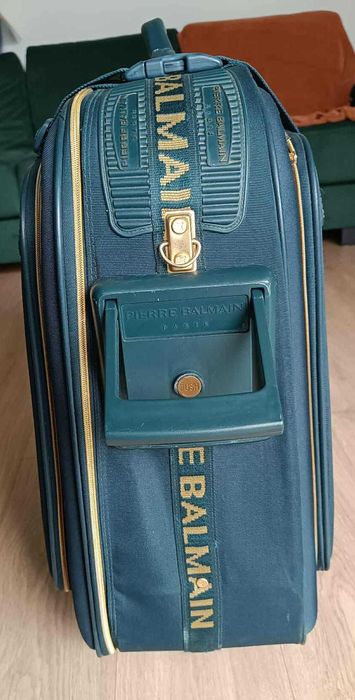 Duża walizka francuskiego projektanta Pierre Balmain