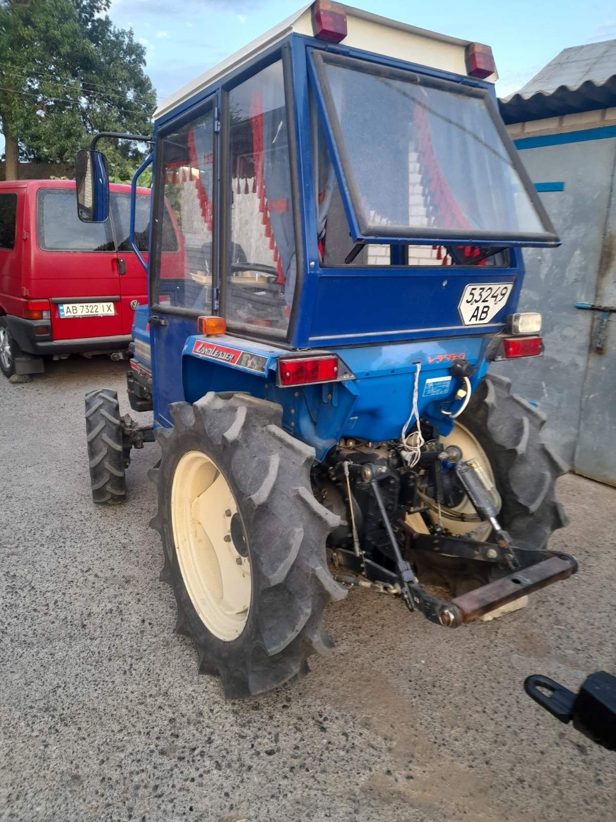 Японській міні трактор