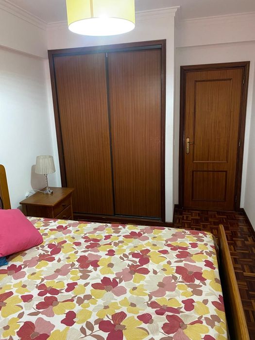 Quarto Para Arrendar Com Varanda e Casa De Banho Particular