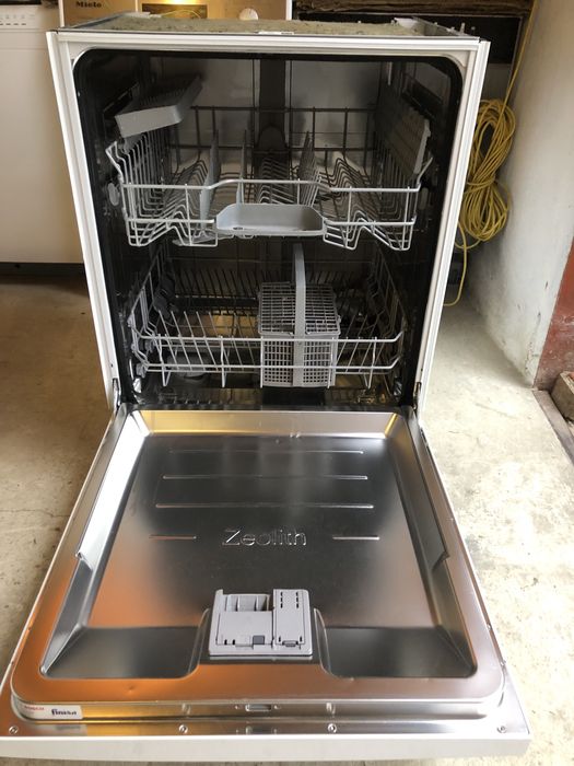 Посудомийна машина Bosch Serie 4 Zeolith 2020 рік