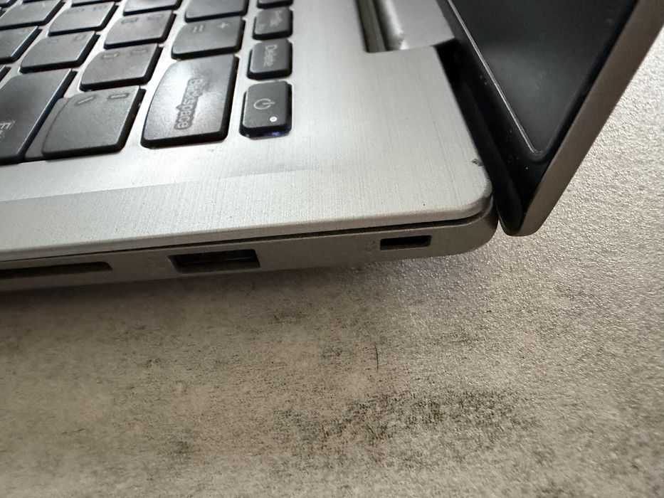 Lenovo Ideapad S320 14” - i7, 256GB SSD, 8GB RAM