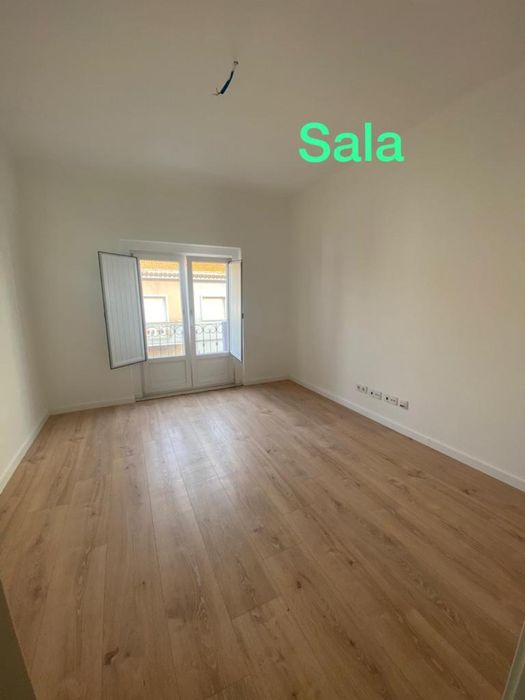 Arrenda-se renovado com logradouro