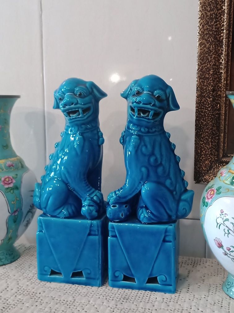 Casal de cães de foo em porcelana da china - marcadas na base - 25 cm