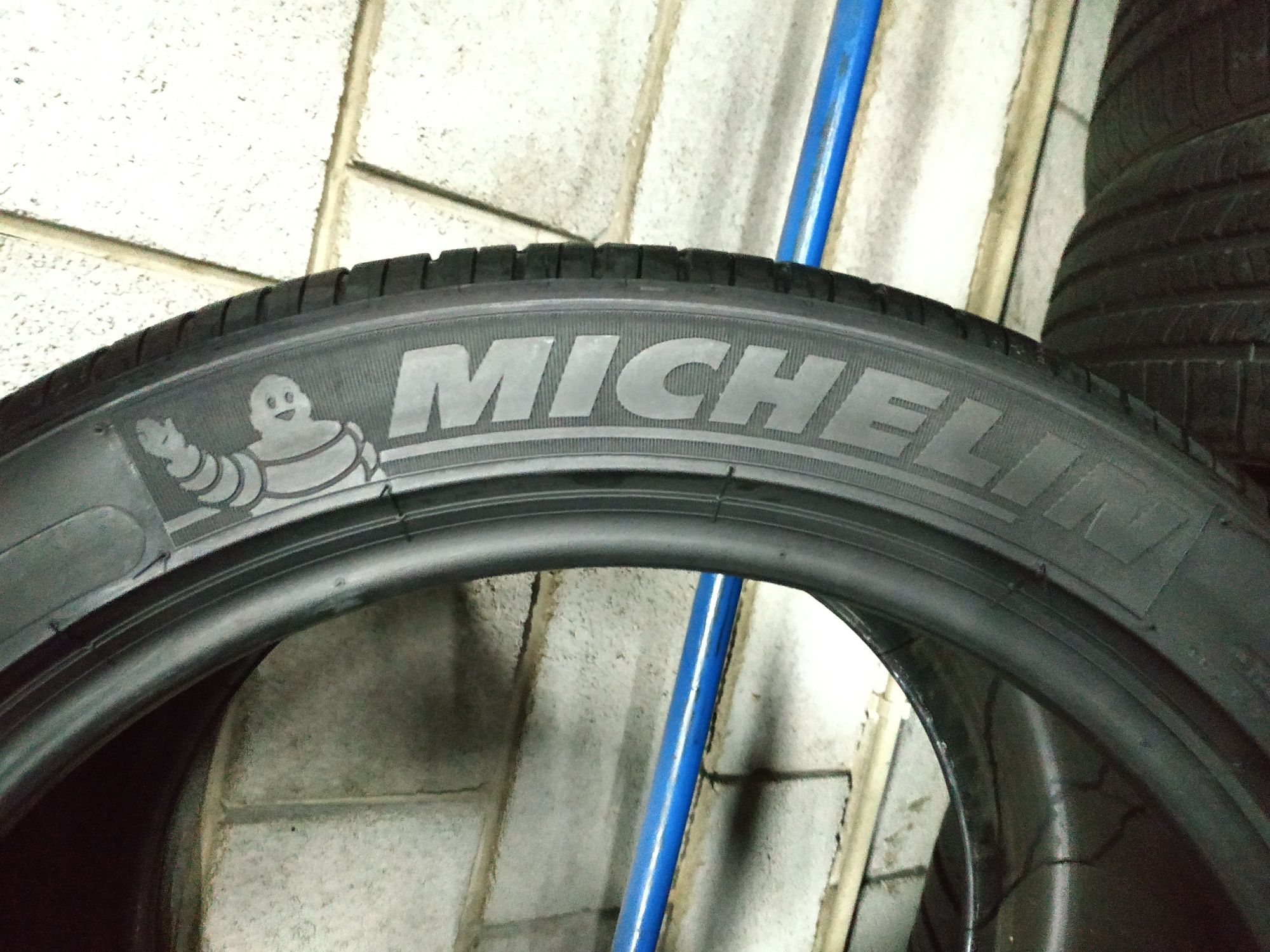 Літні шини 295/35 R18 MICHELIN