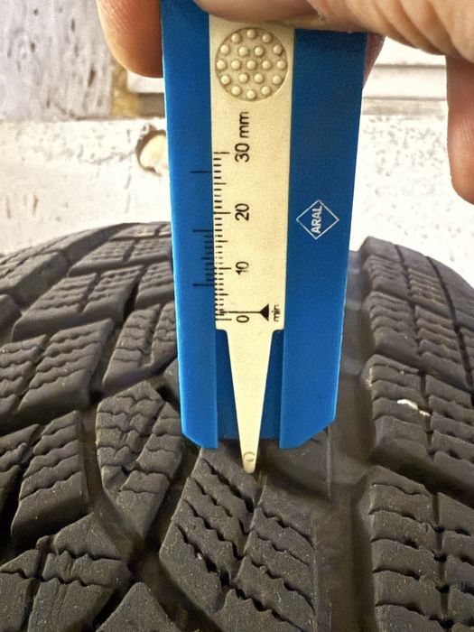 Шины зима Goodyear 215-70r16