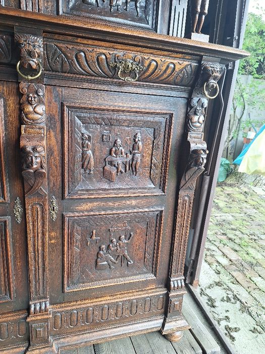 Kredens neorenesansowy styl z Mechelen