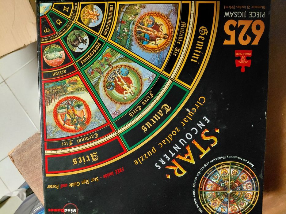 Caixa com 18 puzzles