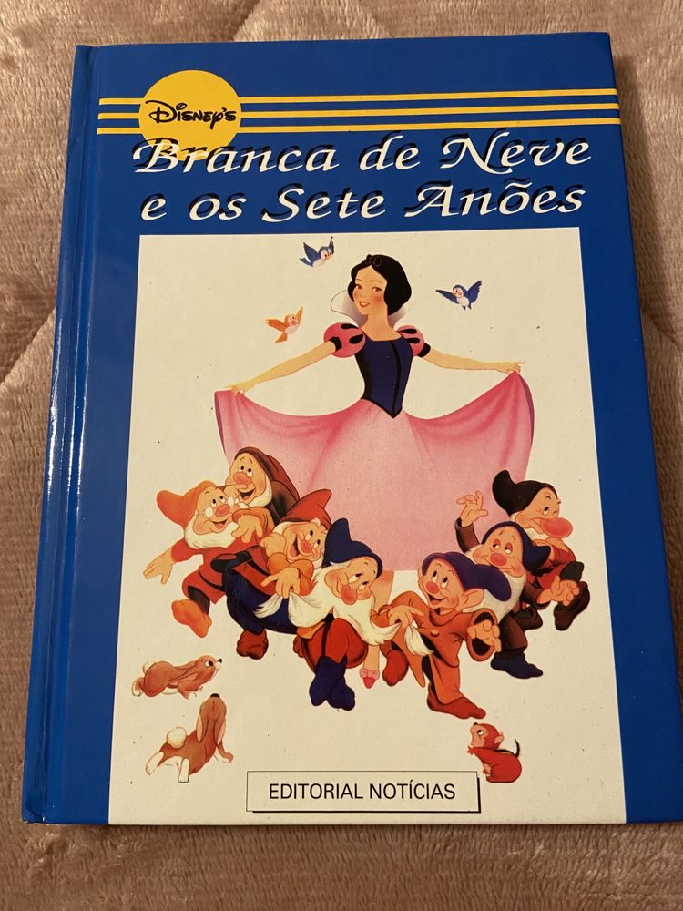 Vendo livro da Branca de Neve e os Sete Anões