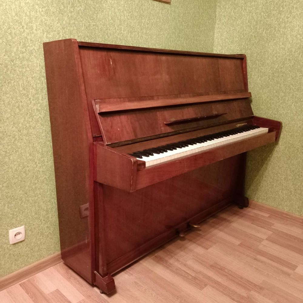 Продам пианино Украина коричневое, первый хозяин