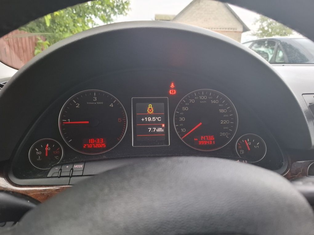 Samochód audi a4b7