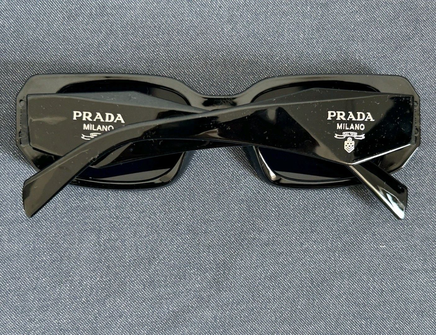 Óculos de sol da Prada pretos novos sem riscos