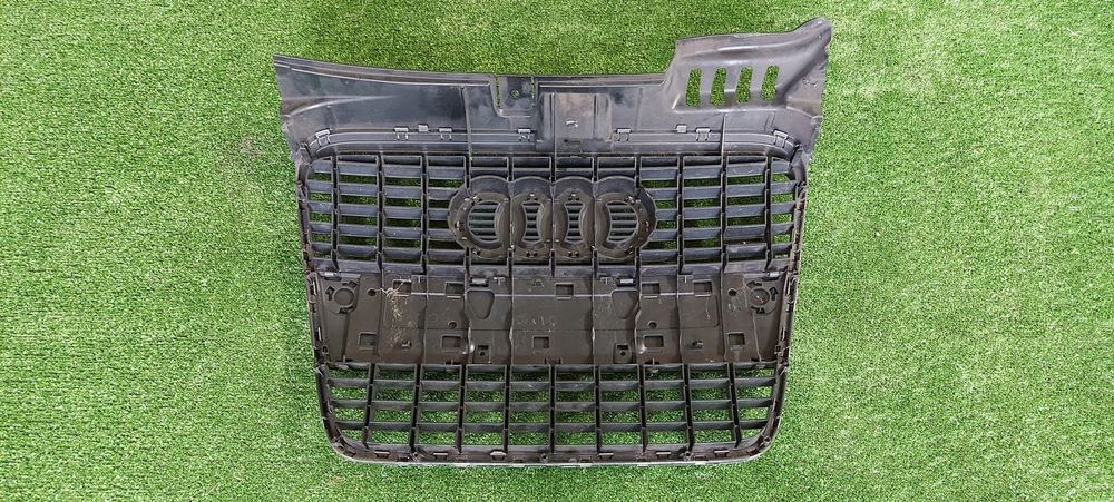 Atrapa Grill +podkładka pod tablicę Audi A4 B7 s-line 8E0853651M