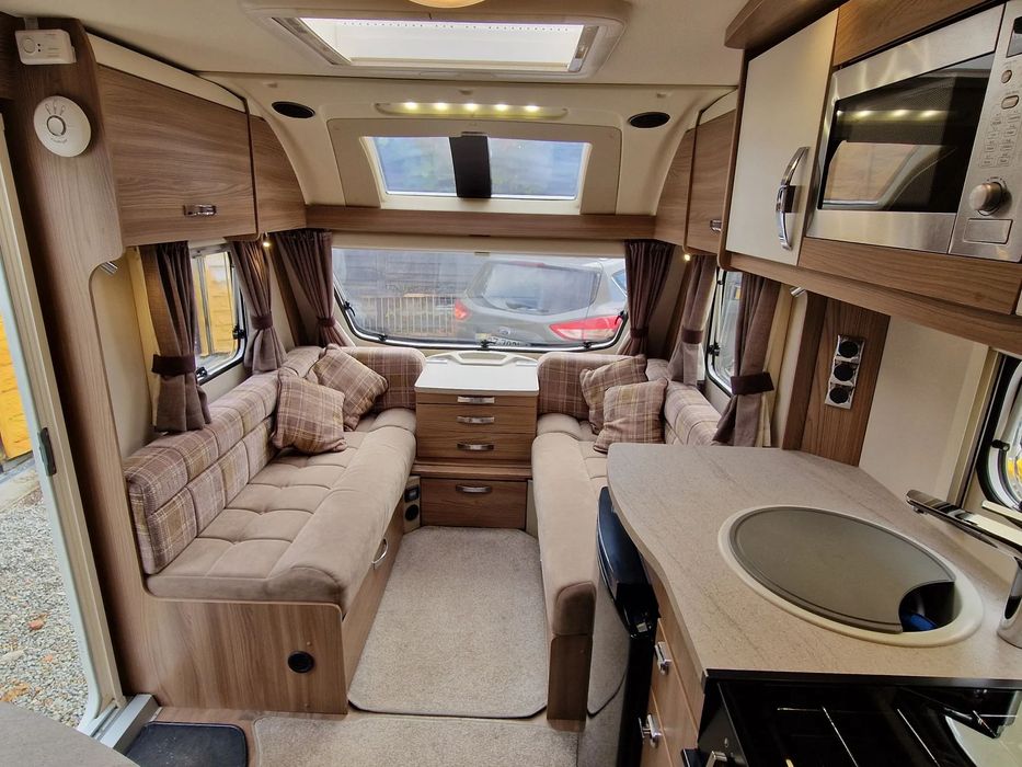 KNAUS Sudwind 500  Przyczepa 4 osobowa, Łóżko Królewskie, napęd Mover.