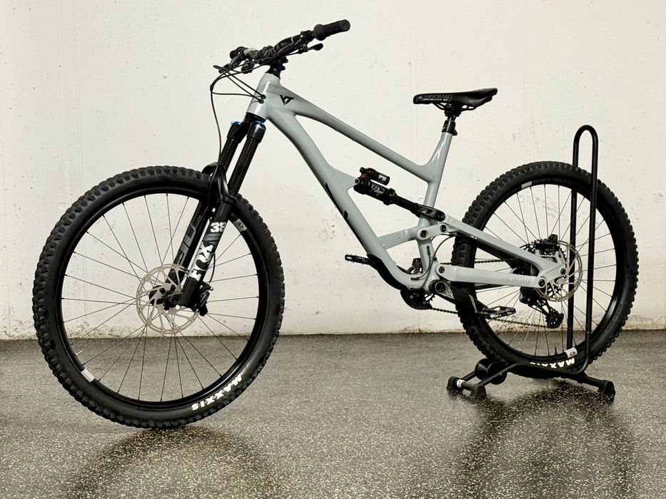 YT Capra 2022 - Rama L  Mulet Fox 38 Fox Float Sram Code jak NOWA