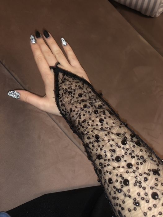 Czarna szyta na zamówienie suknia r.M