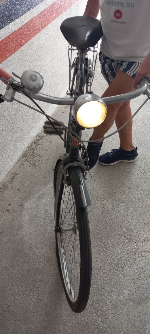 Bicicleta pasteleira antiga