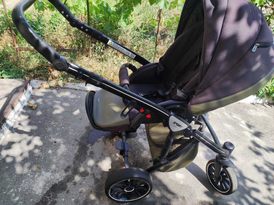Дитяча коляска в гарному стані, недорого.