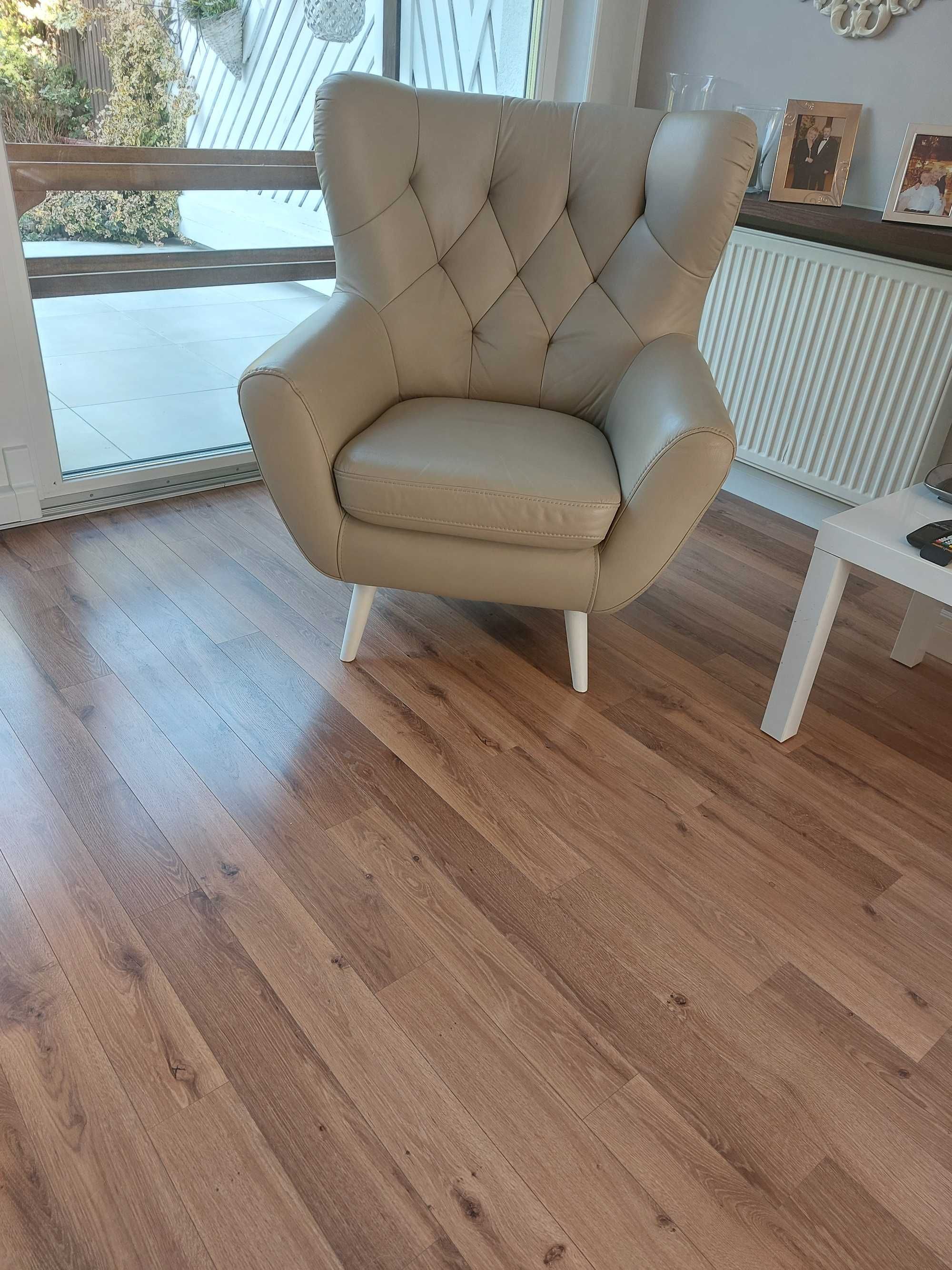 Okazja skórzana sofa oraz dwa  fotele firmy Gala  seria elegancka.