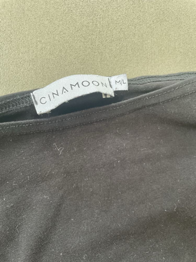 Czarna sukienka Cinamoon