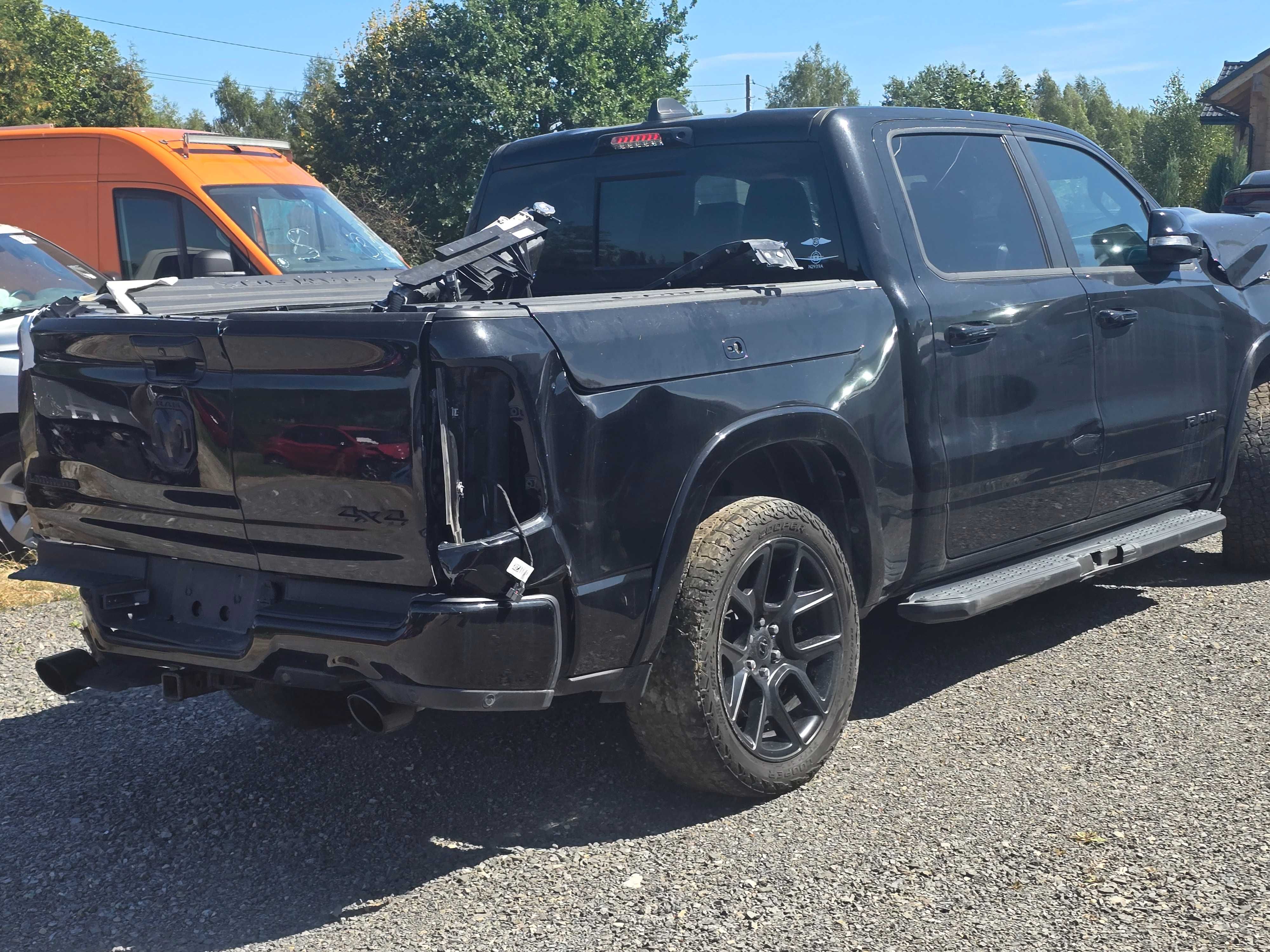 Ram 1500 21r laramie 4x4 5.7 jezdzi auto w Polsce fv23% cena brutto