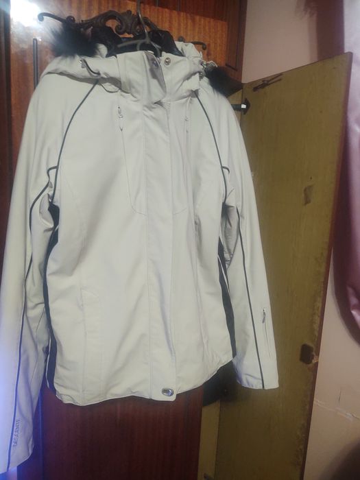 DESCENTE зимова жіноча куртка розмір L.