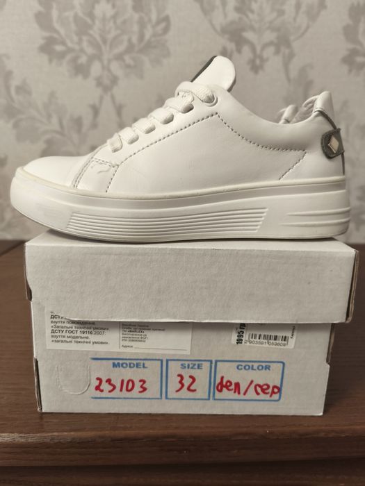 Продам дитяче взуття в чудовому стані