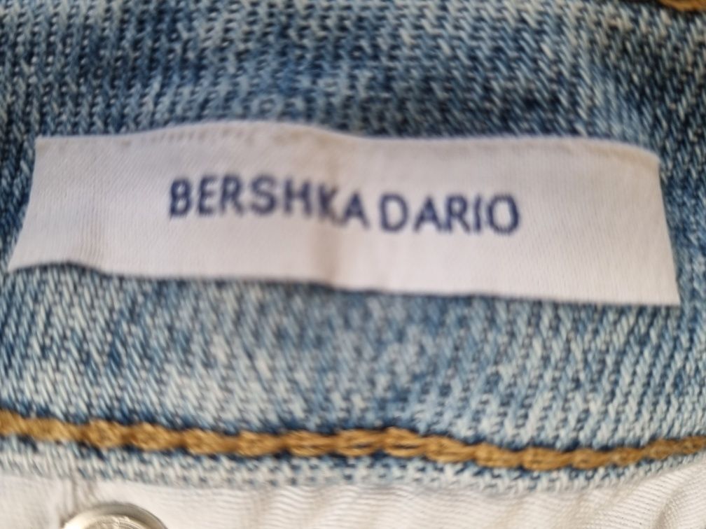 Calças de ganga Bershka  com rasgões