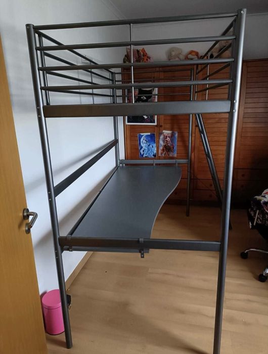 Cama Alta / Beliche com Secretária SVARTA 208x97cm, altura 186cm. NOVO