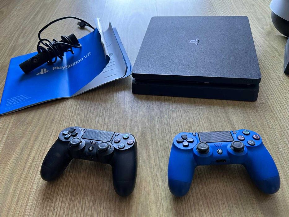 PS4 Slim CUH - 2216a e VR System - como novos!