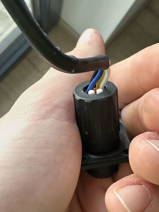 Wtyczka  z bateri stark varg