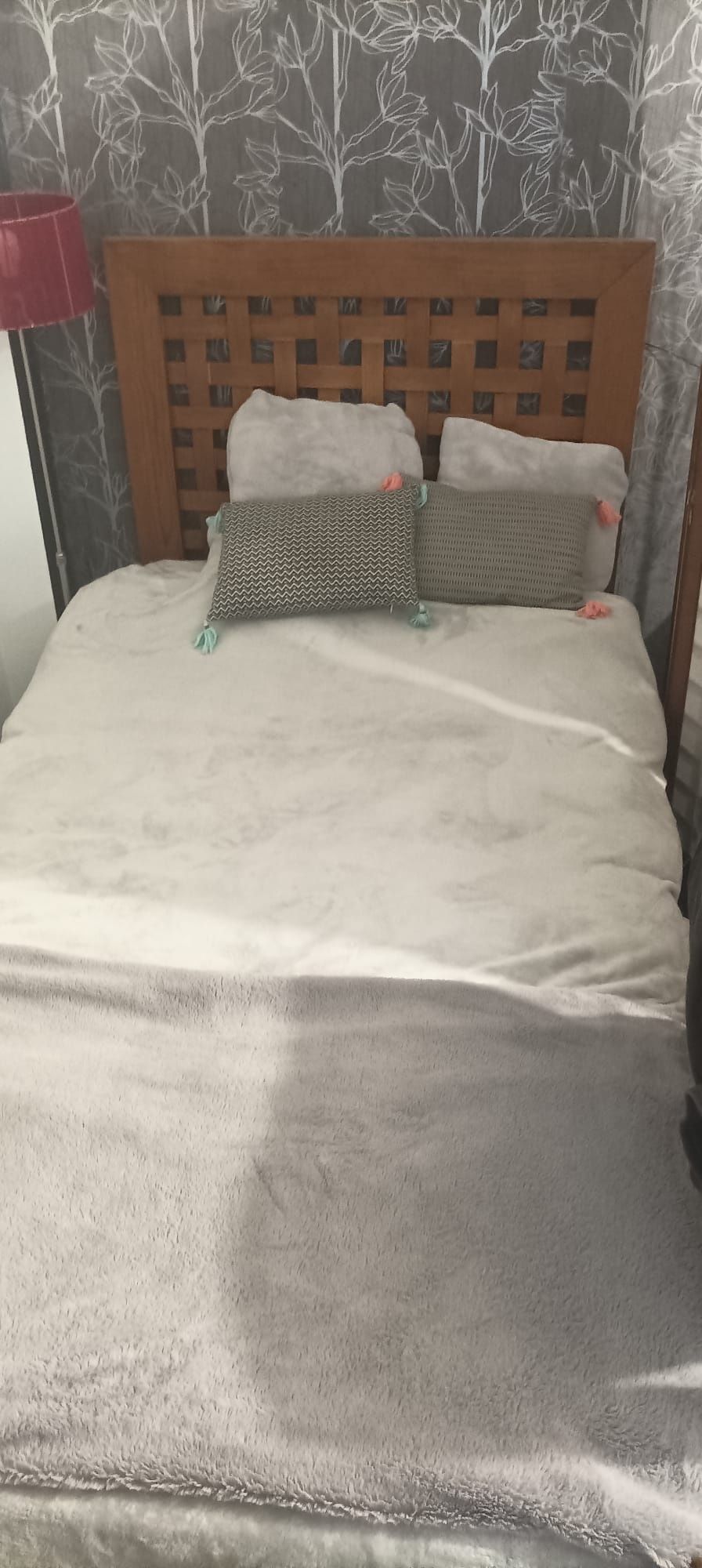 Vendo cama de solteiro