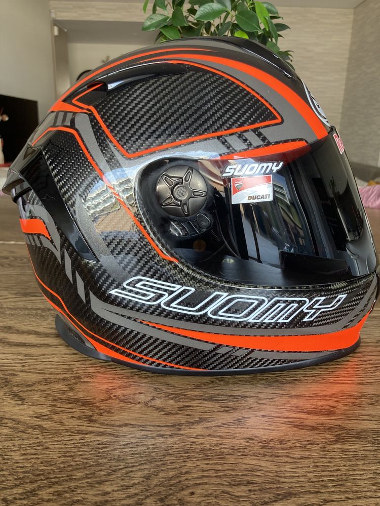 Capacete Suomy SR-Sport full carbon