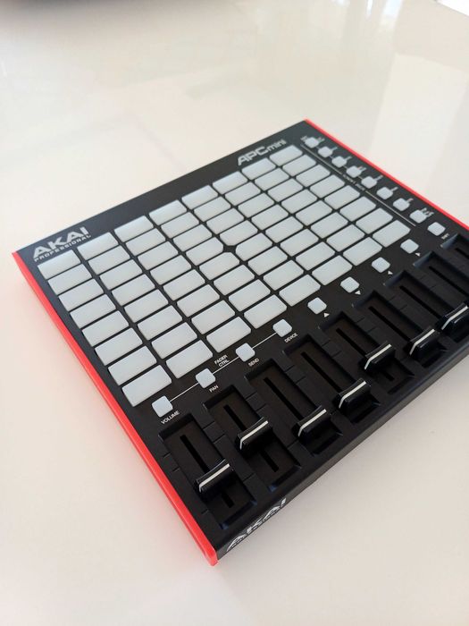 Controlador AKAI APC Mini Mk2 – Novo, 2 anos de Garantia